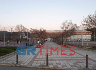 ΑΠΑΡΑΔΕΚΤΟ: Οι Θεσσαλονικείς κάνουν βόλτες και παίζουν ποδόσφαιρο (ΒΙΝΤΕΟ + ΦΩΤΟ)