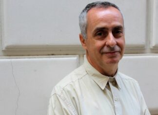 ΚΑΦΕ ΤΗΣ ΧΑΡΑΣ: Ο «Θόδωρας» αποκαλύπτει – «Παίρνω μηνιάτικο»
