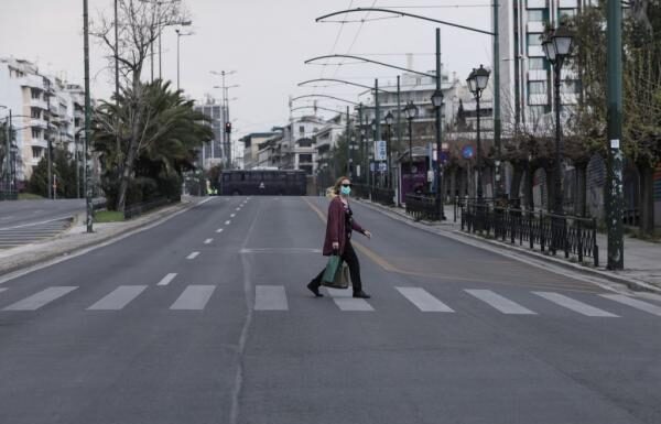 ΚΟΡΩΝΟΪΟΣ: Τα ακραία σενάρια που εξετάζει η κυβέρνηση