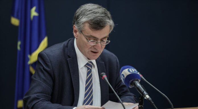 ΤΣΙΟΔΡΑΣ: Αποθεώνεται από τη γαλλική «Le Figaro» – «Χάρη σ’ αυτόν, οι Έλληνες απέφυγαν να συνομιλήσουν με το θάνατο»