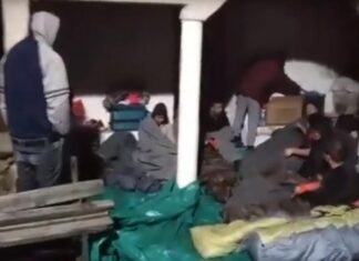 ΜΥΤΙΛΗΝΗ: Σε εκκλησία εγκαταστάθηκαν 42 μετανάστες που έφτασαν στο νησί