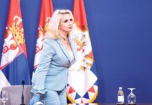 ΚΟΡΩΝΟΪΟΣ: Αυτή είναι ο «θηλυκός Τσιόδρας» – Η ξανθιά επιδημιολόγος που εντυπωσιάζει