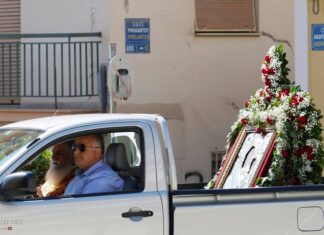 Αίγιο: Αφαιρέθηκαν οι πινακίδες από το αυτοκίνητο που μετέφερε την εικόνα της Παναγίας Τρυπητής – Δόθηκε και πρόστιμο 150 ευρώ