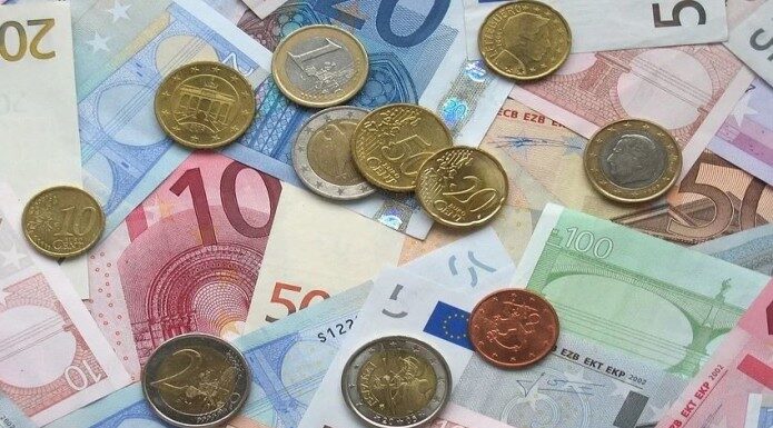 ΕΡΕΥΝΑ: Χαρτονομίσματα ή κέρματα; – Ποια από τα δύο είναι μεγαλύτερη πηγή μόλυνσης