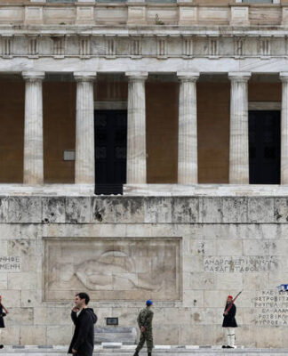 ΚΟΡΩΝΟΪΟΣ: Αυστηρότερα μέτρα για τη Μεγάλη Εβδομάδα εξετάζει η κυβέρνηση