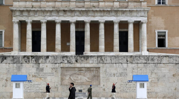 ΚΟΡΩΝΟΪΟΣ: Αυστηρότερα μέτρα για τη Μεγάλη Εβδομάδα εξετάζει η κυβέρνηση