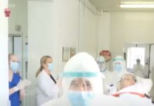ΘΕΣΣΑΛΟΝΙΚΗ: Με χειροκροτήματα η έξοδος από τη ΜΕΘ για 79χρονο