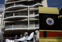 Κορωνοϊός: Δείτε βήμα-βήμα τη μάχη του ΕΚΑΒ κατά του ιού