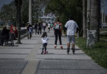 ΑΠΑΓΟΡΕΥΣΗ ΚΥΚΛΟΦΟΡΙΑΣ: Γέμισε ο Φλοίσβος από επισκέπτες (ΦΩΤΟ)