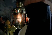 Κορονοϊός: Πώς θα έρθει το Άγιο Φως στην Ελλάδα – Πού και πώς θα μεταφερθεί στην χώρα