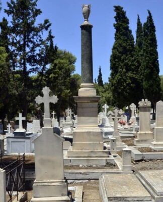 Κορονοϊός: Κλειστά θα παραμείνουν σήμερα τα κοιμητήρια