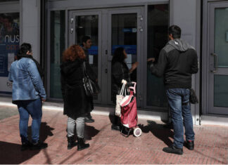 ΑΑΔΕ: Μέτρα για να αποφευχθεί ο συνωστισμός σε τράπεζες και εφορίες