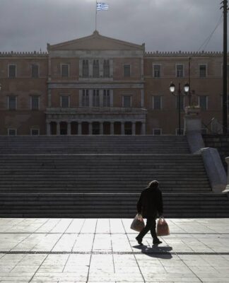 Πότε και πώς θα βγούμε από την καραντίνα: Η ημερομηνία – «ορόσημο» – Ποια καταστήματα ανοίγουν πρώτα