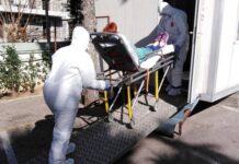 Κορονοϊός: Συγκλονίζει ο δραματικός διάλογος ασθενούς με διασώστη του ΕΚΑΒ – «Πείτε μου ότι θα ζήσω»