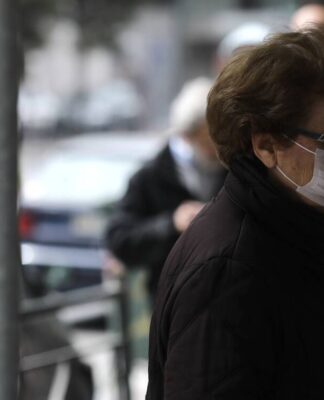 Υφασμάτινη μάσκα: Πού, πότε και πώς θα τη φοράμε – Τι ανακοίνωσε ο Τσιόδρας