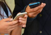Καταργείται το SMS στο 13033 – Τι αποκάλυψε ο Πιερρακάκης