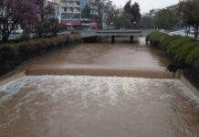 Καιρός: «Πνίγηκαν» Χαλκιδική και Τρίκαλα – Εγκλωβίστηκαν δύο γυναίκες στη Θεσσαλονίκη