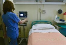 Κορωνοϊός: Έλληνας γενετιστής εξηγεί πώς και «υγιείς» ασθενείς μπορεί να πεθάνουν από τον ιό