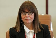 ΣΑΚΕΛΛΑΡΟΠΟΥΛΟΥ: Το ιδιόχειρο σημείωμά της στις Ένοπλες Δυνάμεις