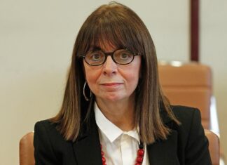 ΣΑΚΕΛΛΑΡΟΠΟΥΛΟΥ: Το ιδιόχειρο σημείωμά της στις Ένοπλες Δυνάμεις