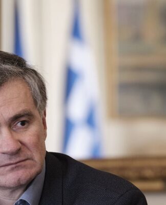 ΚΟΡΩΝΟΪΟΣ: Ρωσική εφημερίδα «υμνεί» τον Τσιόδρα: «Ο άνδρας που έσωσε την Ελλάδα»