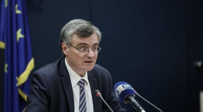 Τσιόδρας: Ένα από τα εμβόλια αποδείχθηκε αποτελεσματικό