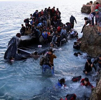 ΠΛΑΚΙΩΤΑΚΗΣ: Η Τουρκία στέλνει στην Ελλάδα μετανάστες με παλιά δεξαμενόπλοια