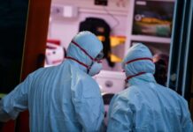 Καθηγητής Γώγος: «Ο κοροναϊός μπορεί να μείνει και μετά το 2022, σαν δεύτερη γρίπη»
