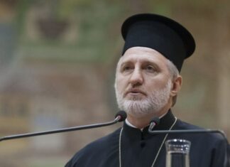 ΘΕΙΑ ΚΟΙΝΩΝΙΑ: Με διαφορετικό κουτάλι για κάθε πιστό