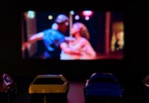 DRIVE IN: Σινεμά μέσα από το αυτοκίνητο στη Γλυφάδα