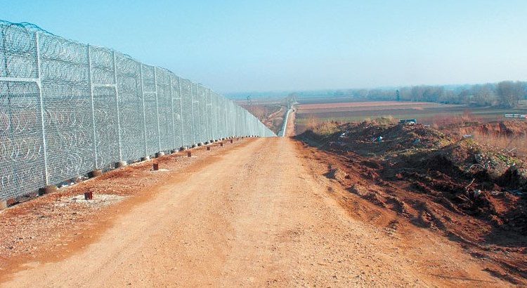 Έβρος: Οχυρώνονται σαν αστακός τα σύνορα – Φράχτης με λεπιδοφόρο συρματόπλεγμα και 400 νέοι συνοριοφύλακες - Εικόνα 1