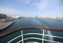Άρση μέτρων: Τι θα γίνει με αεροπλάνα και πλοία – Το πλάνο της κυβέρνησης για τις μετακινήσεις