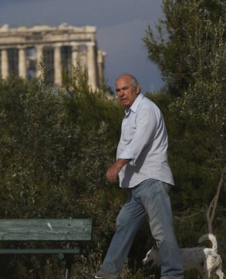 Άρση μέτρων: «Βόμβα» Γώγου – Πότε θα ανοίξουν καφετέριες και μπαρ