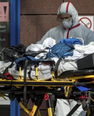 Κορονοϊός: Πέθανε από τον ιό – Την έφτυσε επιβάτης