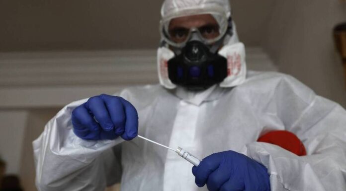 Ο καθηγητής Σύψας προειδοποιεί: «Τότε θα έρθει το δεύτερο κύμα του ιού»
