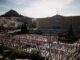 Πρωτομαγιά: «Στρατιωτική παρέλαση» από το ΠΑΜΕ – Ο Κουτσούμπας κατέθεσε στεφάνι στο Σκοπευτήριο της Καισαριανής