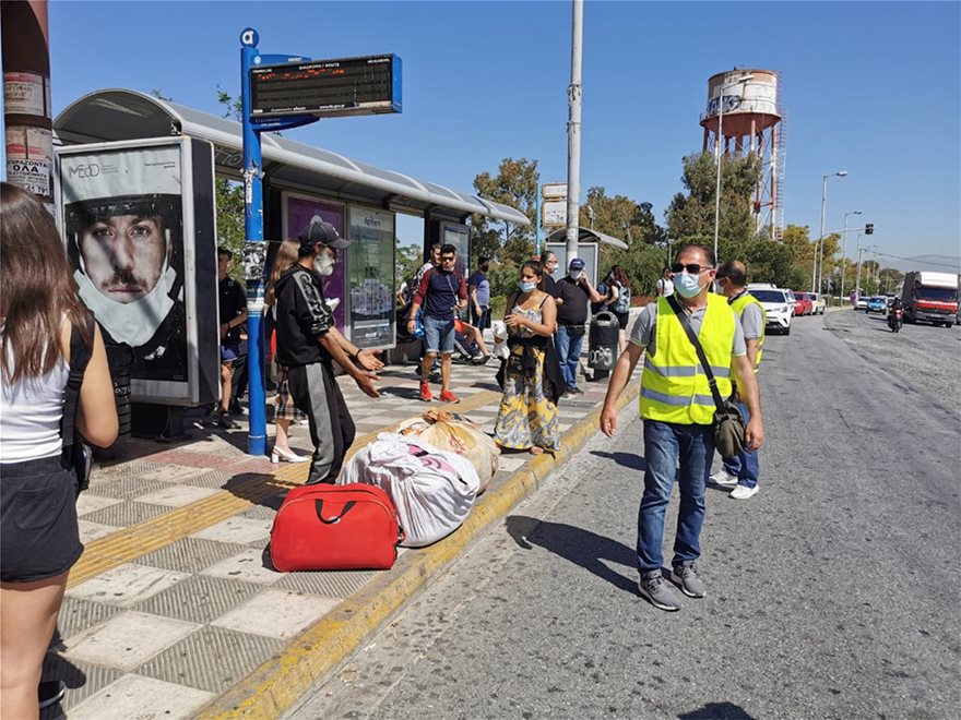 O κακός χαμός με Ρομά που ήθελαν να μπουν όλοι μαζί σε λεωφορείο χωρίς μάσκες - Εικόνα 1