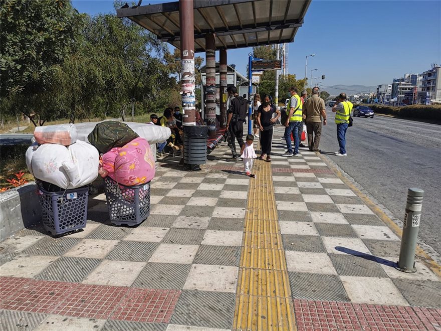 O κακός χαμός με Ρομά που ήθελαν να μπουν όλοι μαζί σε λεωφορείο χωρίς μάσκες - Εικόνα 3