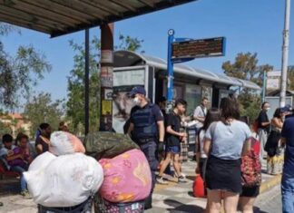ΧΑΜΟΣ: Ρομά χωρίς μάσκες προκάλεσαν εντάσεις για να μπουν σε λεωφορείο! (ΒΙΝΤΕΟ)
