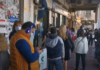 Άρση μέτρων: Απίστευτος συνωστισμός στις τράπεζες – Καμία απόσταση ασφαλείας
