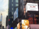 ΗΠΑ – ΚΟΡΩΝΟΪΟΣ: Ρολόι στην Times Square μετρά τους θανάτους «εξαιτίας του Τραμπ»
