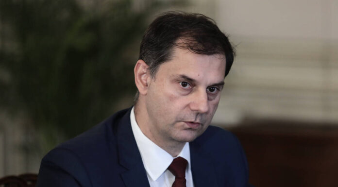 ΘΕΟΧΑΡΗΣ: Πότε ανοίγουν χερσαία και θαλάσσια σύνορα