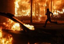 Χάος στις ΗΠΑ: Χιλιάδες διαδηλωτές αψήφησαν την απαγόρευση κυκλοφορίας