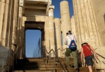 Κοροναϊός: Φόβοι για έκρηξη των κρουσμάτων από ξένους τουρίστες