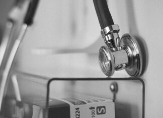 ΣΟΚ: Συνελήφθη γιατρός «μαϊμού» στην Αττική – Νεκρά δύο παιδιά ασθενείς του