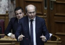 Χατζηδάκης: Πόσο θα μειωθεί η τιμή των ηλεκτροκίνητων οχημάτων
