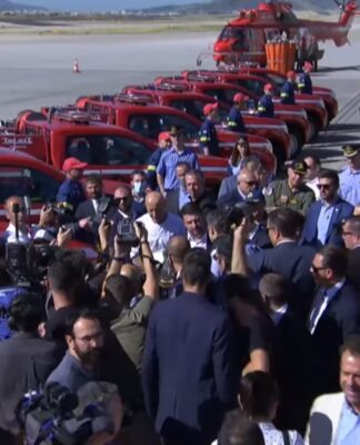 ΠΑΠΑΣΤΡΑΤΟΣ: Σπουδαία κίνηση – Δωρίζει στη χώρα 20 πυροσβεστικά οχήματα