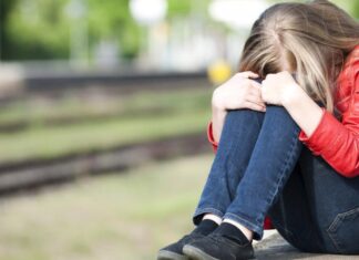 ΣΟΚ: 9χρονο κοριτσάκι λιποθύμησε από την πείνα έξω από φούρνο