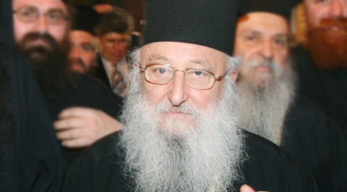 Μνημόσυνο υπέρ αναπαύσεως Μητροπολίτη πρ. Πειραιώς Καλλινίκου