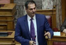 Θεοχάρης: Δύσκολη η τουριστική σεζόν αλλά επιτρέπει στη χώρα μας να ελπίζει